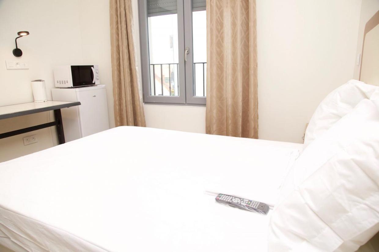 Hotel Le Privilege La Courneuve Esterno foto