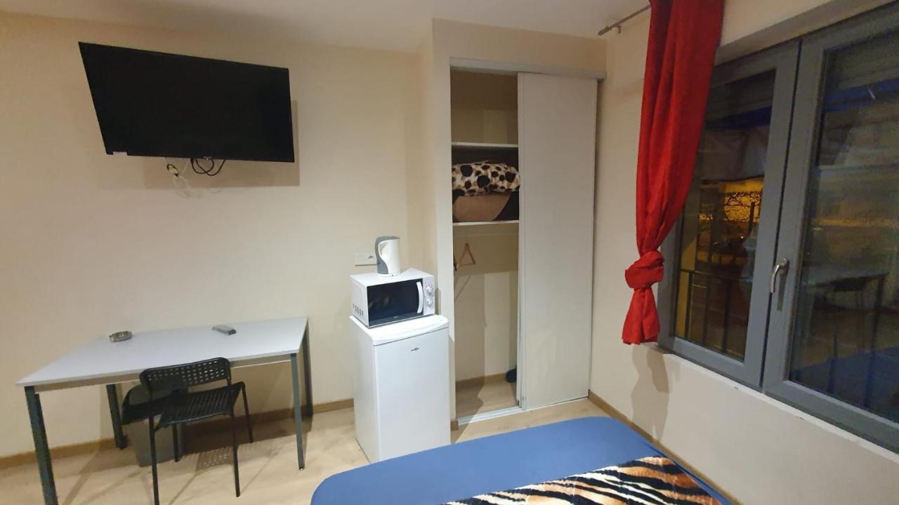 Hotel Le Privilege La Courneuve Esterno foto