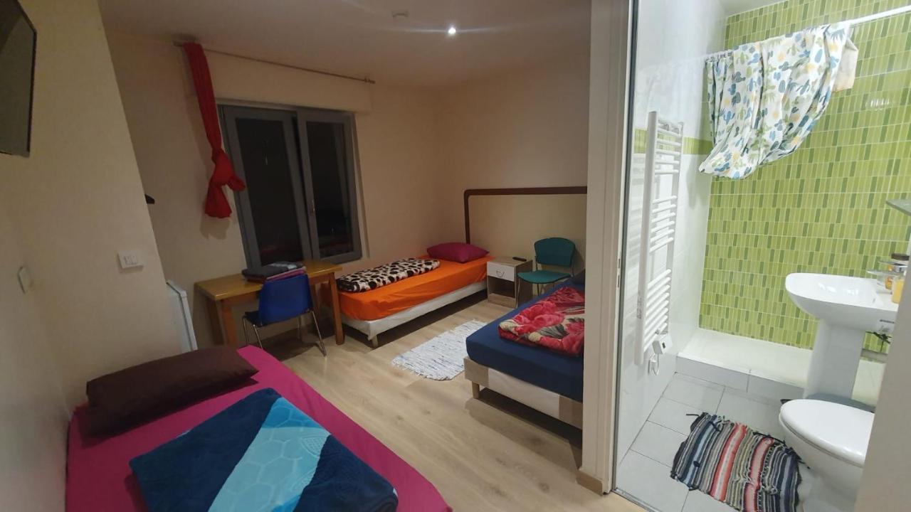 Hotel Le Privilege La Courneuve Esterno foto