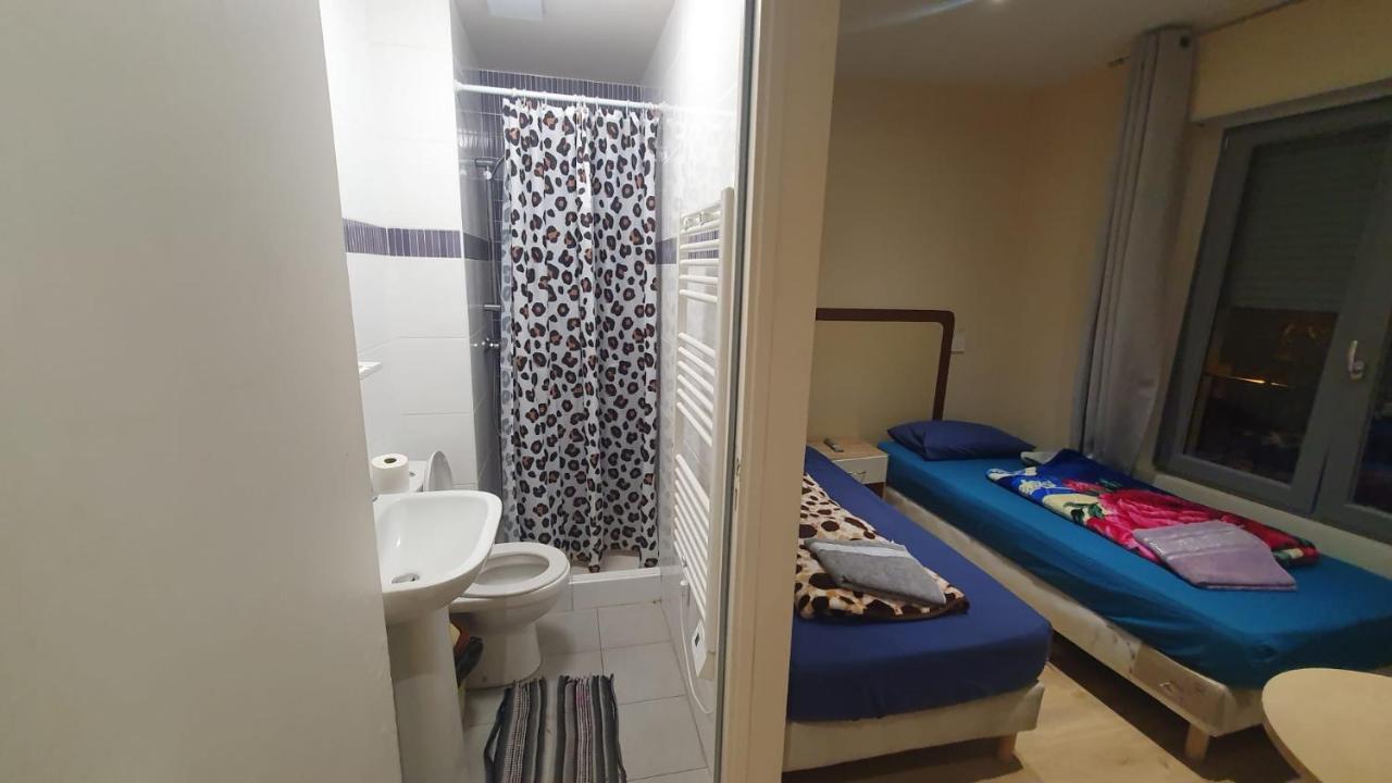 Hotel Le Privilege La Courneuve Esterno foto