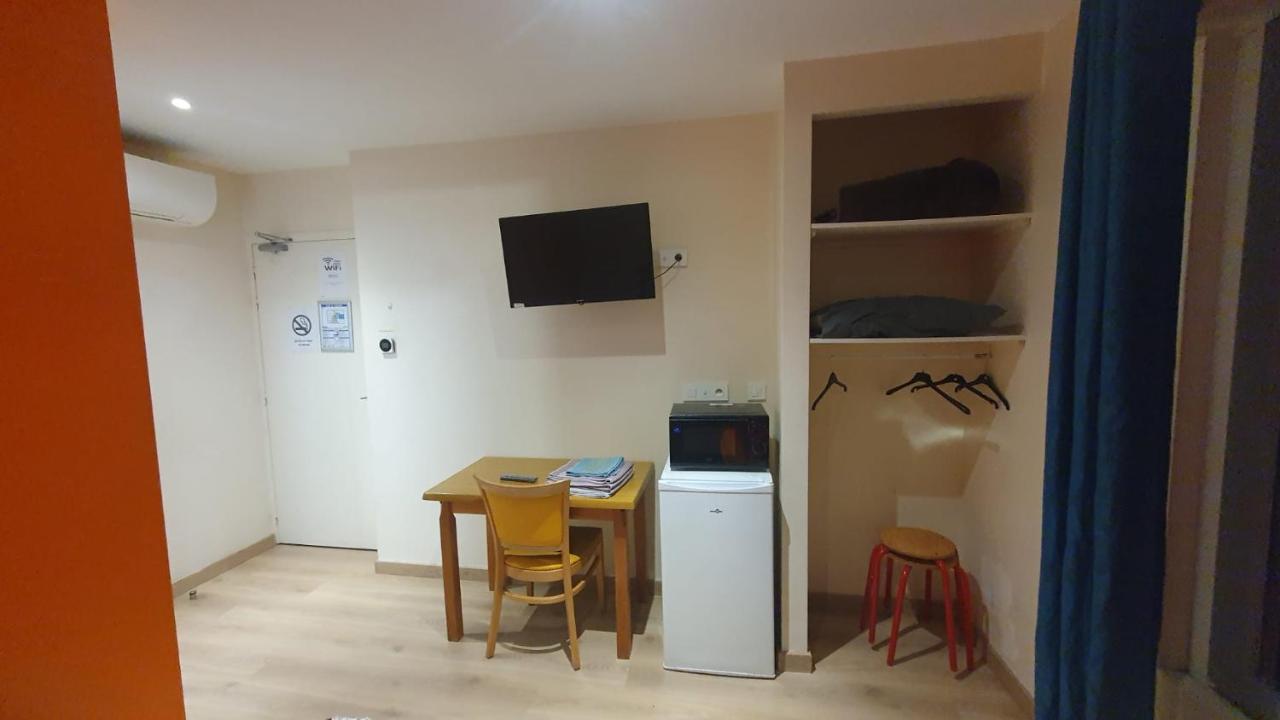 Hotel Le Privilege La Courneuve Esterno foto