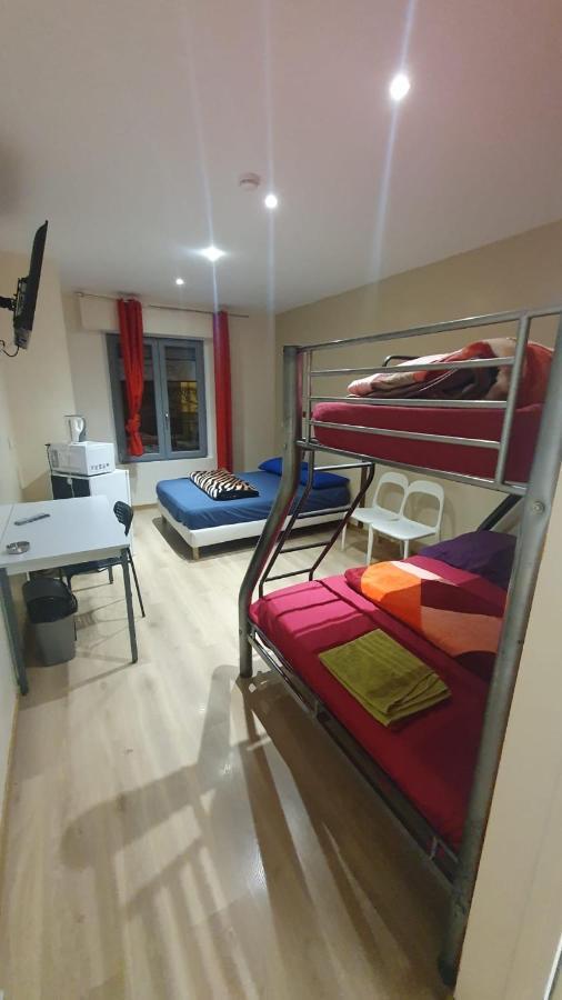 Hotel Le Privilege La Courneuve Esterno foto