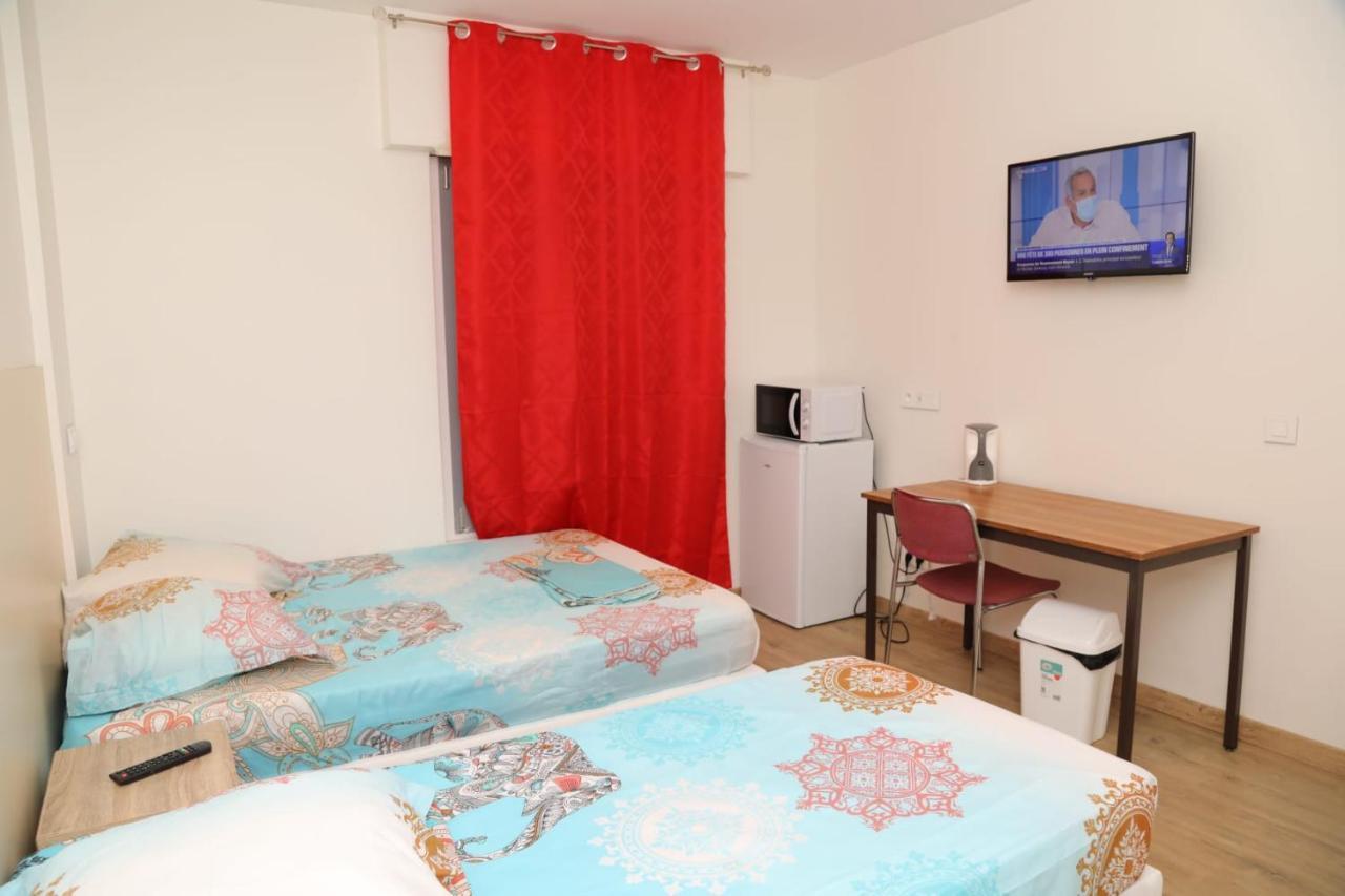 Hotel Le Privilege La Courneuve Esterno foto