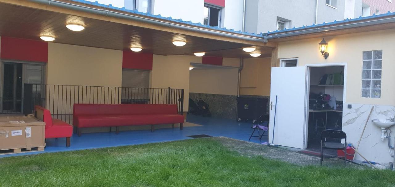 Hotel Le Privilege La Courneuve Esterno foto