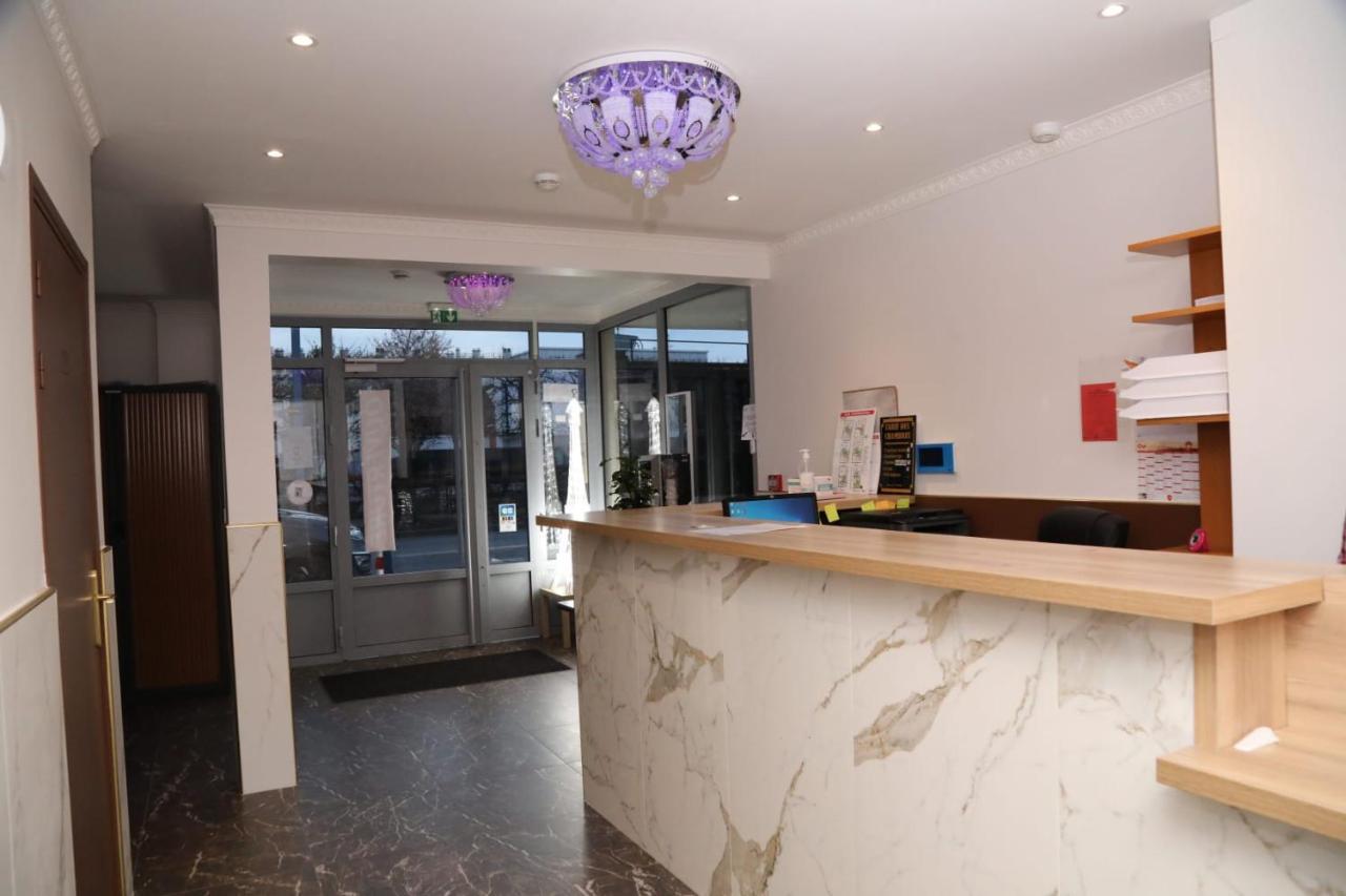 Hotel Le Privilege La Courneuve Esterno foto